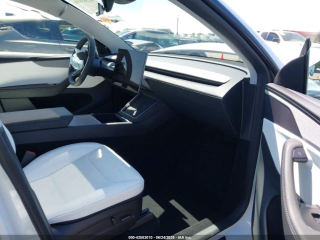 2026 TESLA MODEL Y 7SAYGDEE6TF356259 Photo 4