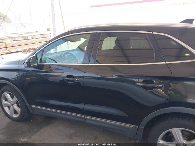 5LMCJ2A91FUJ35999 Lincoln 2015