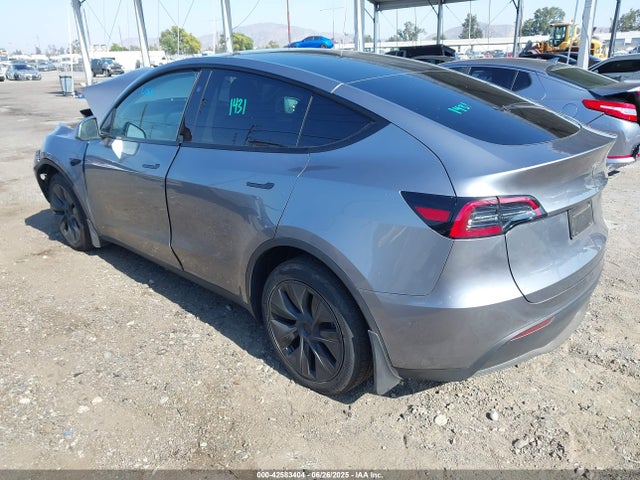 2025 TESLA MODEL Y 7SAYGDEE4SF281303 Photo 2