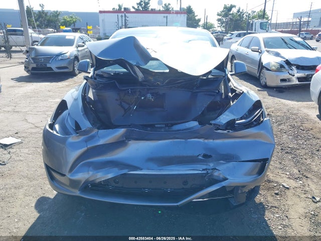 2025 TESLA MODEL Y 7SAYGDEE4SF281303 Photo 5