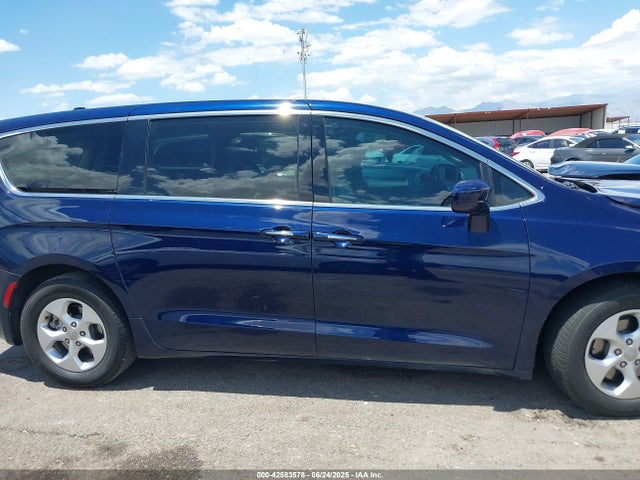 2C4RC1H76JR229988 Chrysler 2018