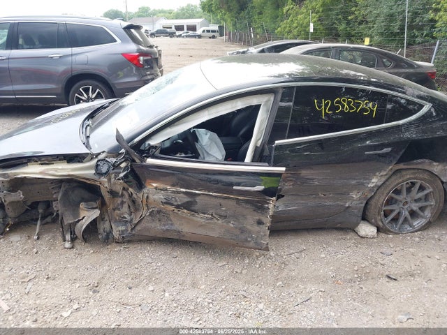 5YJ3E1EC9LF742040 Tesla MODEL 3