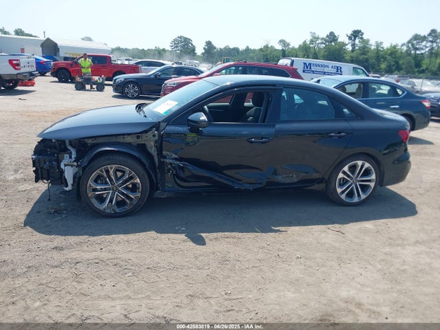 WAUHUDGY1SA058591 Audi 40 tfsi (2.0t)