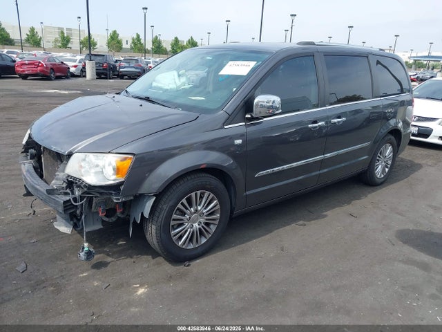 Chrysler 2014 2014 2C4RC1CG7ER192060 Image 2