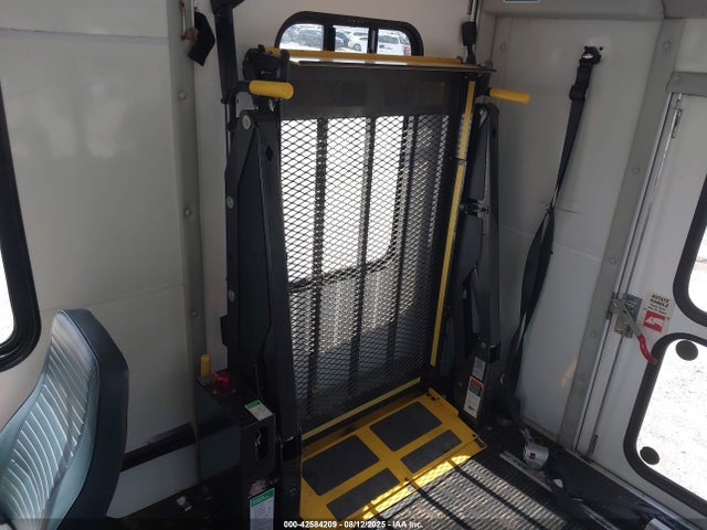 Ford 2017 2017 1FDEE3FS8HDC61006 Image 17