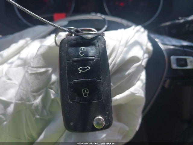 3VWD67AJ1GM321193 Volkswagen 2016