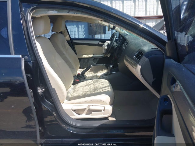 3VWD67AJ1GM321193 Volkswagen 2016