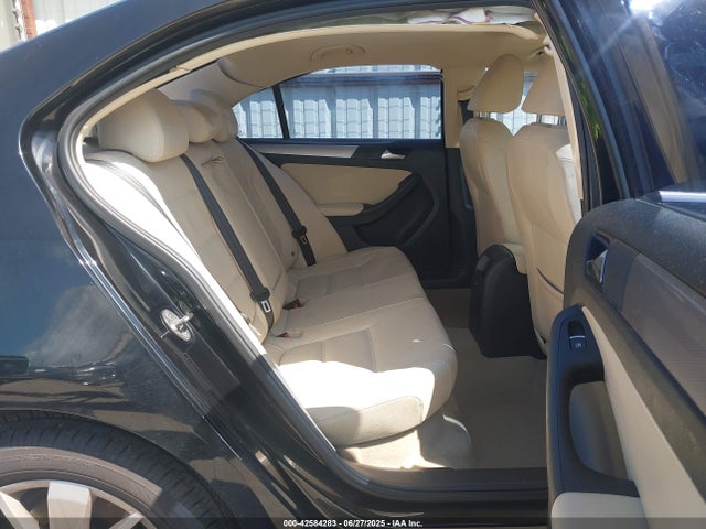 3VWD67AJ1GM321193 Volkswagen 2016