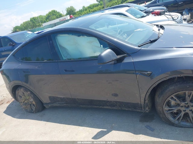 Tesla Model Y 2025 7SAYGDEE1SF303533 Image 13