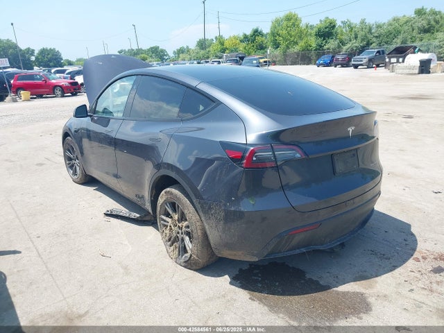 Tesla Model Y 2025 7SAYGDEE1SF303533 Image 3