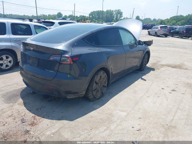 Tesla Model Y 2025 7SAYGDEE1SF303533 Image 4