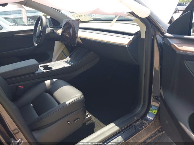 Tesla Model Y 2025 7SAYGDEE1SF303533 Image 5