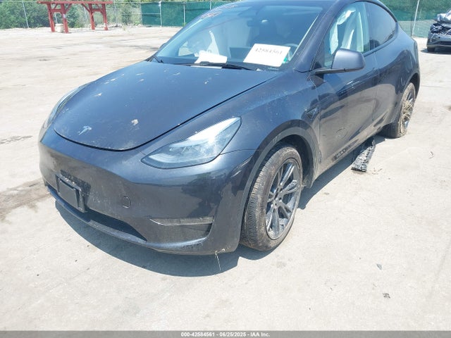 Tesla Model Y 2025 7SAYGDEE1SF303533 Image 6