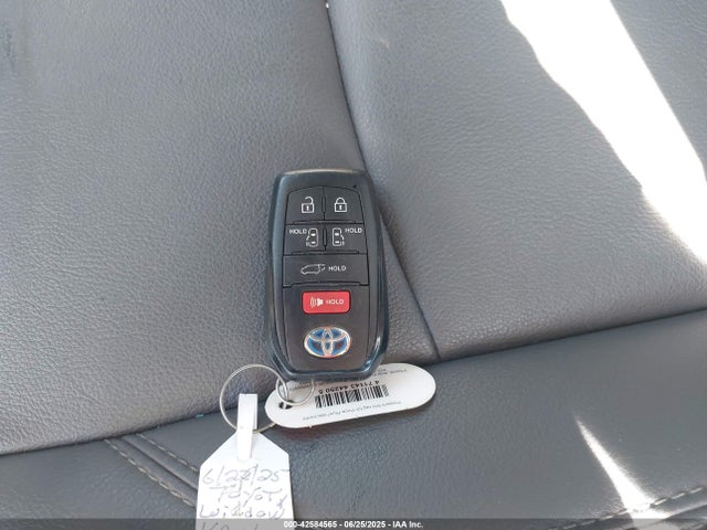 5TDXSKFC8RS127174 Toyota a25a-fxs
