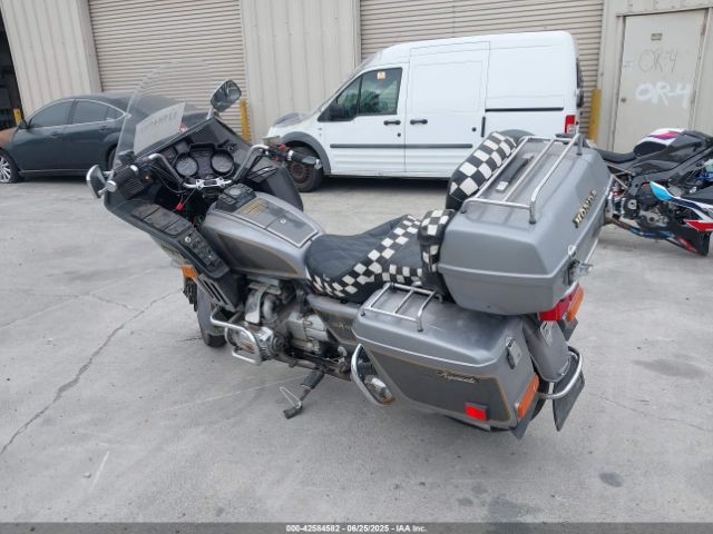 1982 HONDA GL1100 1HFSC0221CA228947 Photo 2