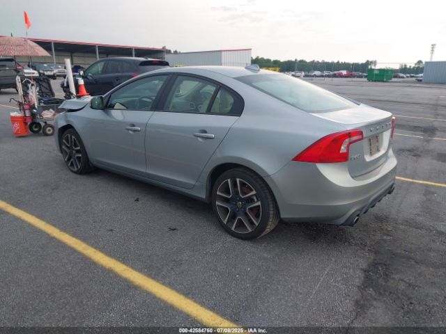 2018 VOLVO S60 YV126MFL4J2452324 Photo 2