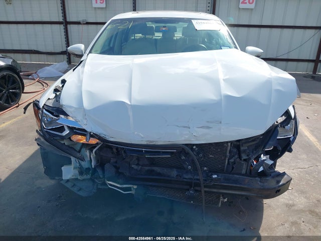 1VWLA7A37KC000734 Volkswagen 2019