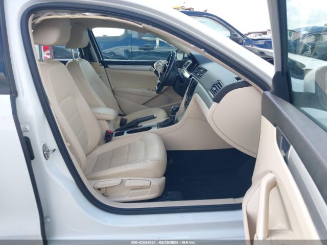 2019 VOLKSWAGEN PASSAT 1VWLA7A37KC000734 Photo 4