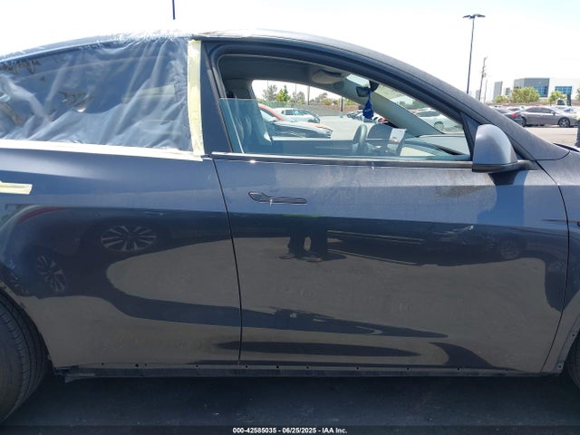 Tesla Model Y 2024 7SAYGDEE5RA222252 Image 14