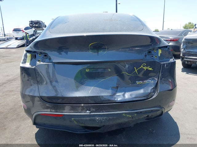 Tesla Model Y 2024 7SAYGDEE5RA222252 Image 17
