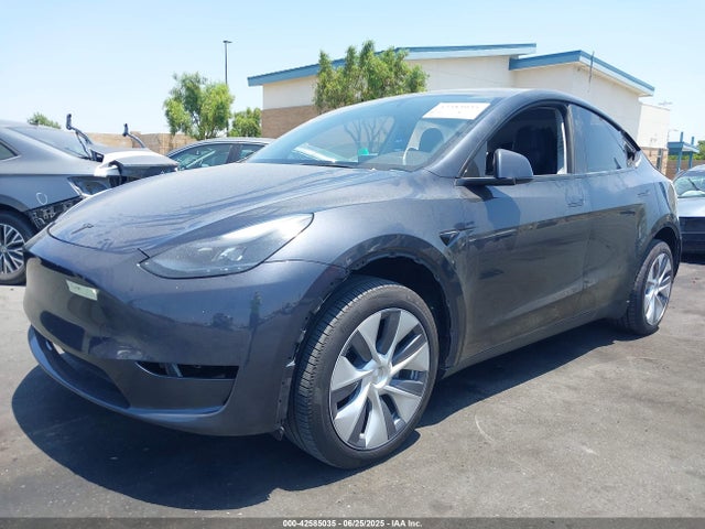Tesla Model Y 2024 7SAYGDEE5RA222252 Image 2