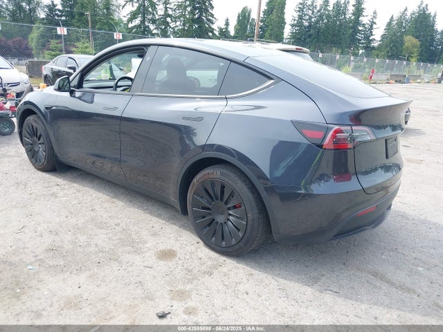 2024 TESLA MODEL Y 7SAYGDEDXRF054960 Photo 2