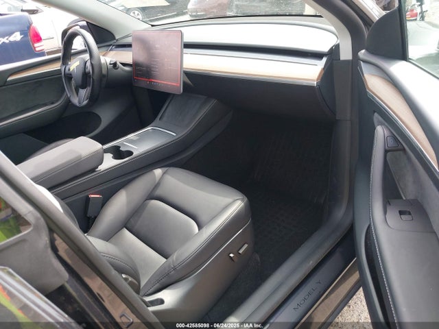 2024 TESLA MODEL Y 7SAYGDEDXRF054960 Photo 4