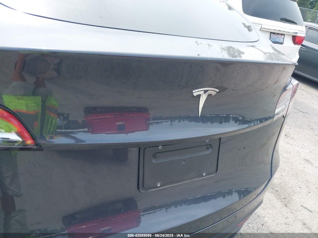 2024 TESLA MODEL Y 7SAYGDEDXRF054960 Photo 5