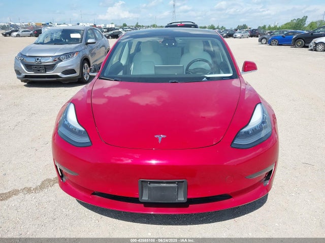 5YJ3E1EAXKF413098 Tesla MODEL 3