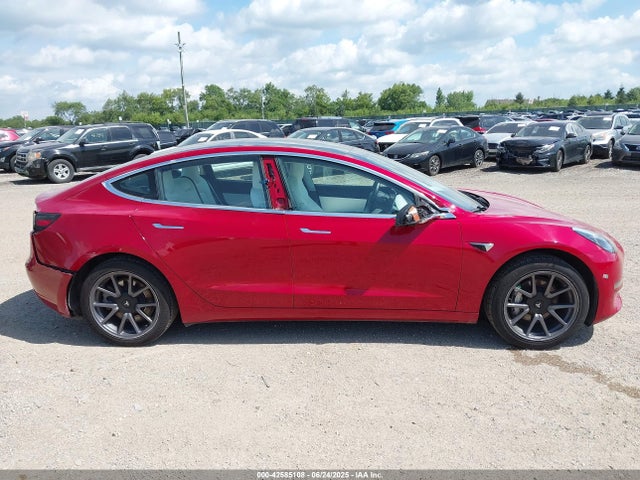 5YJ3E1EAXKF413098 Tesla MODEL 3