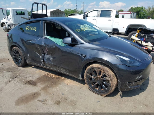 2024 TESLA MODEL Y 7SAYGAEE8RF085941 Photo 0
