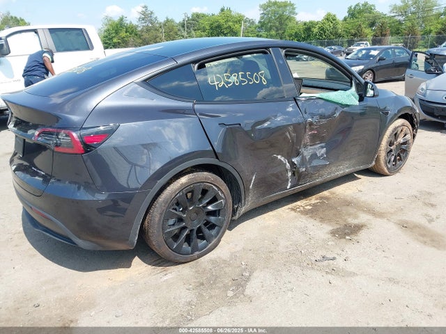 2024 TESLA MODEL Y 7SAYGAEE8RF085941 Photo 3