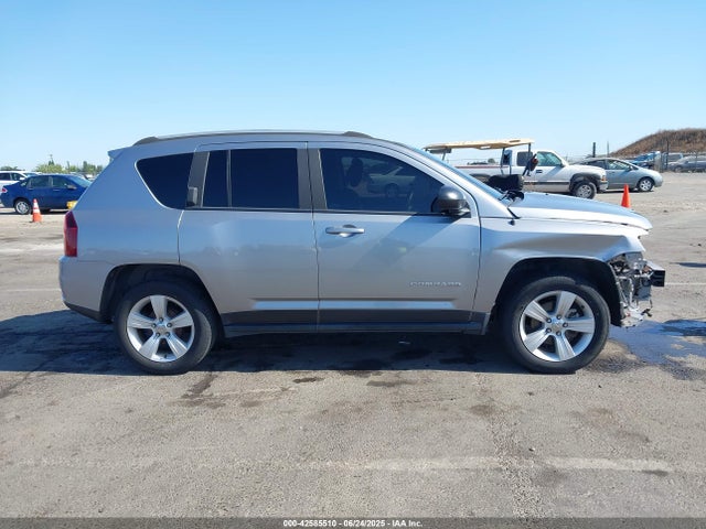 1C4NJCBA4GD675878 Jeep 2016