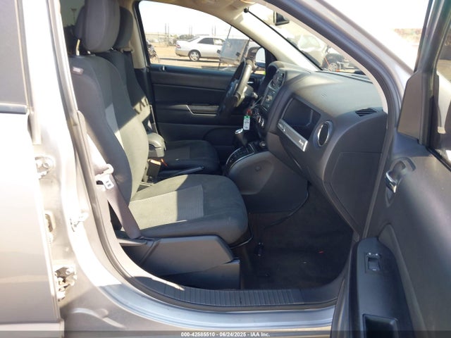 1C4NJCBA4GD675878 Jeep 2016