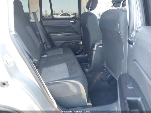 1C4NJCBA4GD675878 Jeep 2016