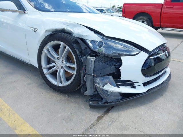 2014 TESLA MODEL S 5YJSA1S17EFP44916 Photo 5