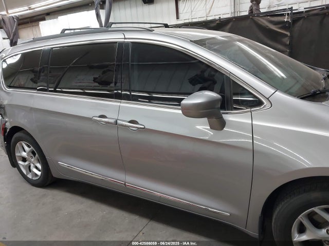 Chrysler 2017 2017 2C4RC1BG4HR734060 Image 13