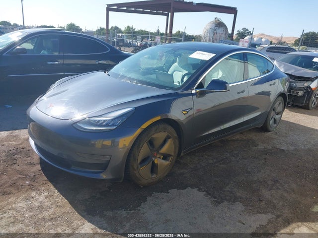 2019 TESLA MODEL 3 5YJ3E1EB7KF195274 Photo 1