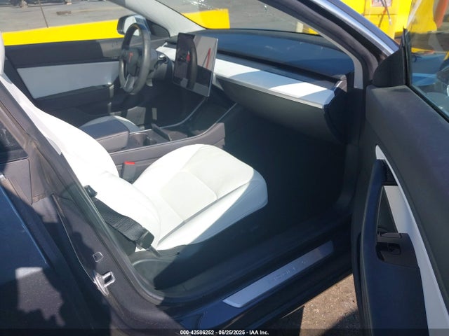 2019 TESLA MODEL 3 5YJ3E1EB7KF195274 Photo 4