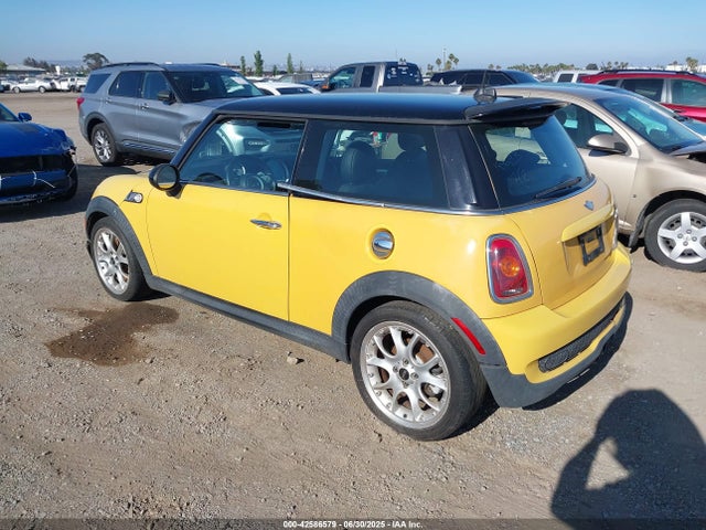 2007 MINI COOPER S WMWMF73517TV31617 Photo 2