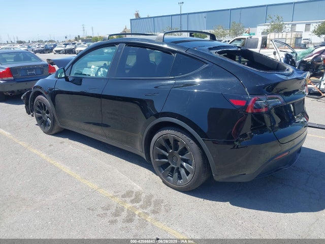 2021 TESLA MODEL Y 5YJYGAEE1MF174918 Photo 2