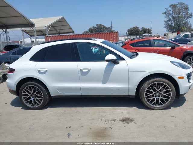 Porsche Macan 2018 WP1AA2A59JLB25522 Image 13