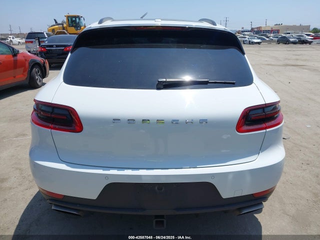 Porsche Macan 2018 WP1AA2A59JLB25522 Image 16