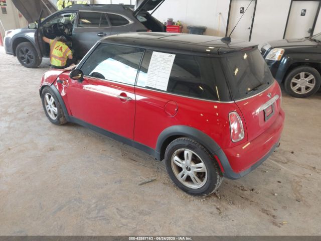 2006 MINI COOPER WMWRC33546TK17272 Photo 2