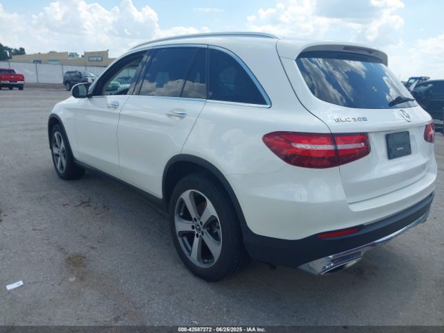 2017 MERCEDES-BENZ GLC 300 WDC0G4JBXHF263828 Photo 2