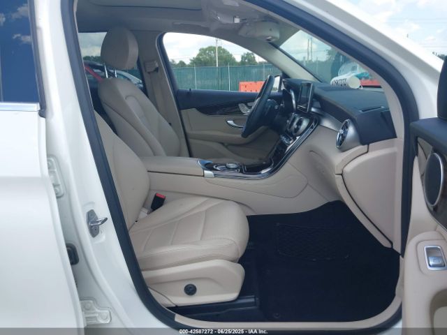 2017 MERCEDES-BENZ GLC 300 WDC0G4JBXHF263828 Photo 4
