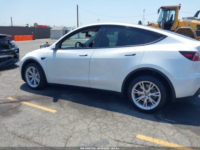 5YJYGDEE3LF054439 Tesla Model Y