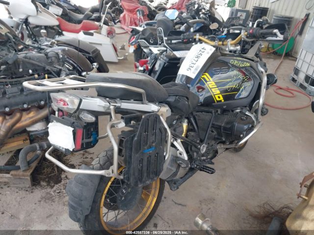 2022 BMW R 1250 WB10M1304N6F15707 Photo 3
