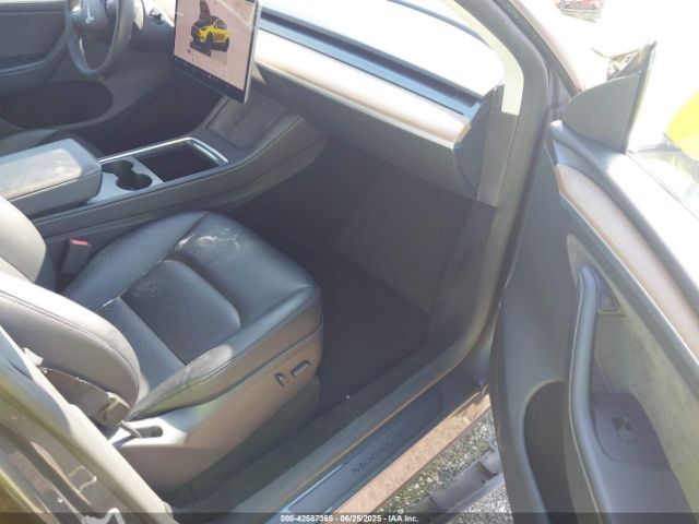 2023 TESLA MODEL Y 7SAYGDEE9PA157032 Photo 4