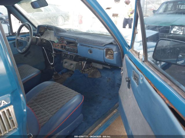 1981 TOYOTA PICKUP / CAB CHASSIS JT4RN44S0B0008677 Photo 4